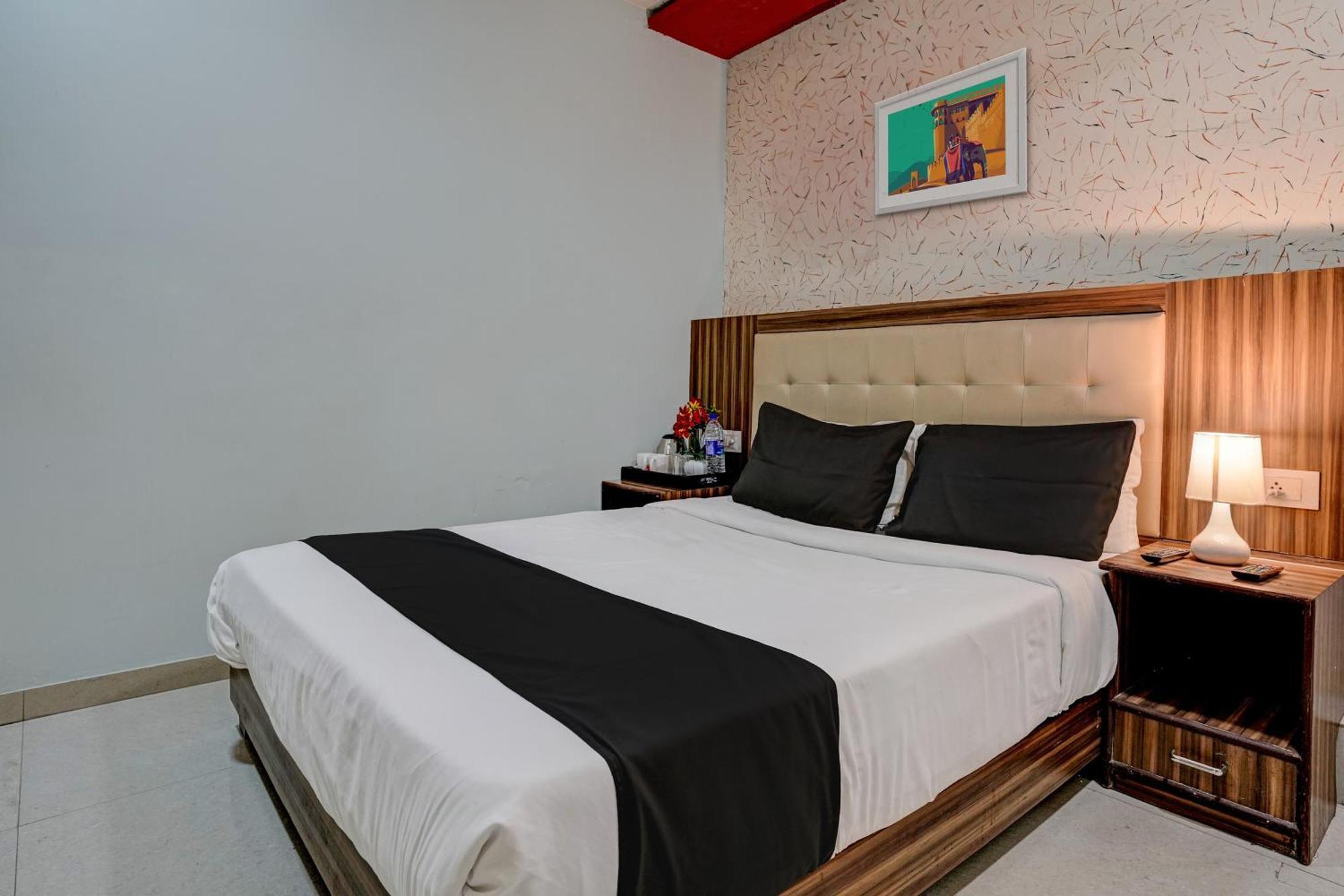 Oyo Hotel Blue Sapphire Residency Near Chhatrapati Shivaji International Airport Mumbai Exterior photo